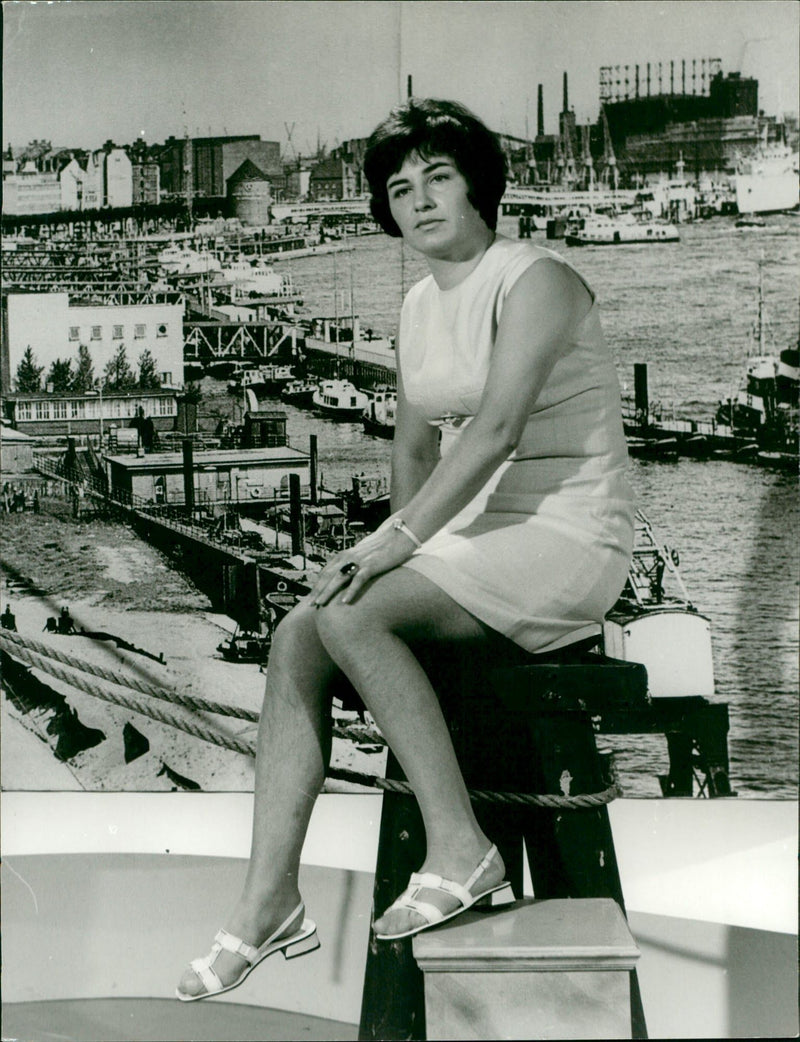 THUS HEIDI HENNING HELANGELO KONIGSBUAM JUST DONT FIT SKAT AND MUSIC - Vintage Photograph