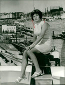 THUS VANGELA CELANA SLAVNIWAN NECK RUARO NOT FIT SKAT AND MUSIC HEN - Vintage Photograph