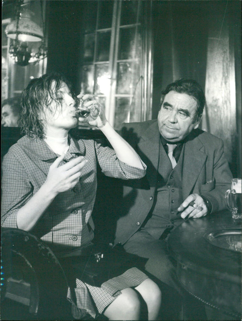 1977 ACTING WHICH FROGMAN FETISHES GUN - Vintage Photograph