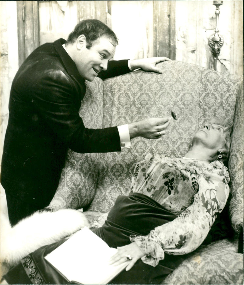 MARUD BLOOD SACHER WOLFGANG REICHMANN FIND OLD PRUU IZMGARD RIESSEN WHIC - Vintage Photograph