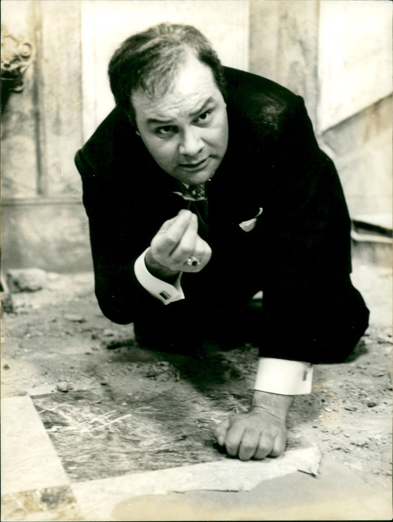 MARUD BLOOD DISINTEGRATED VILLA SACHER WOLFGANG REICHMANN HAS FOUND - Vintage Photograph