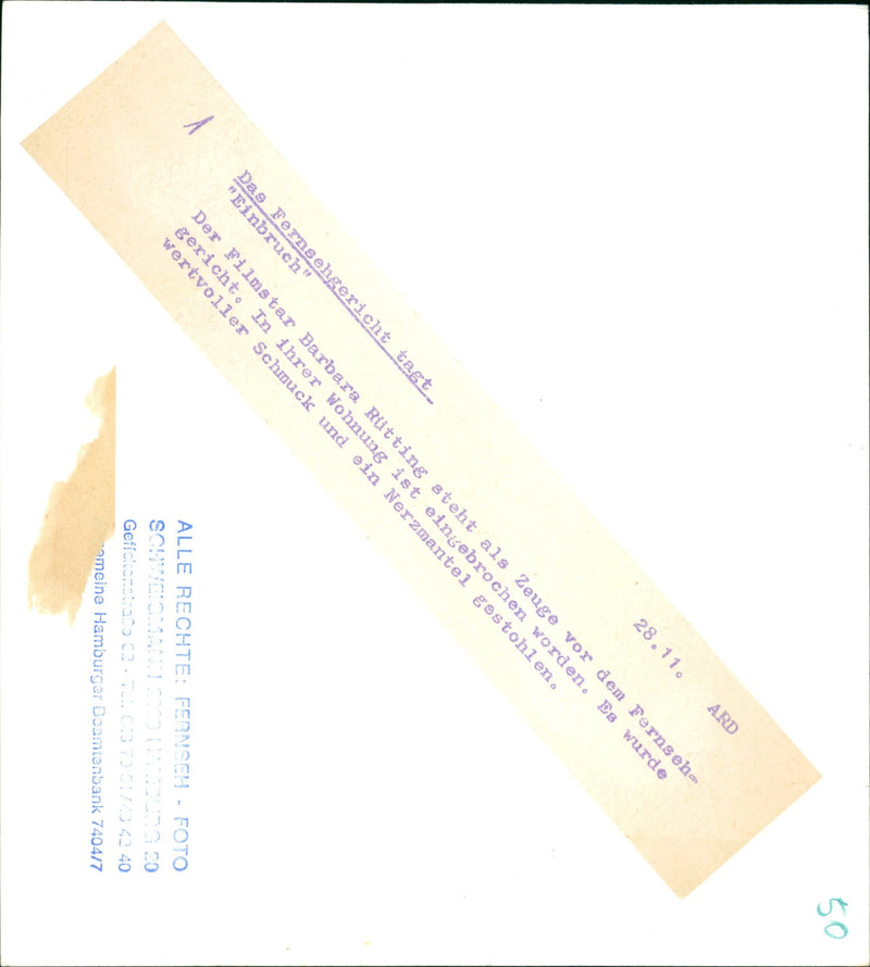 COURT TAGT BURGLARY MOVIE STAR BARBARA RUTTING STANDS FITNE - Vintage Photograph