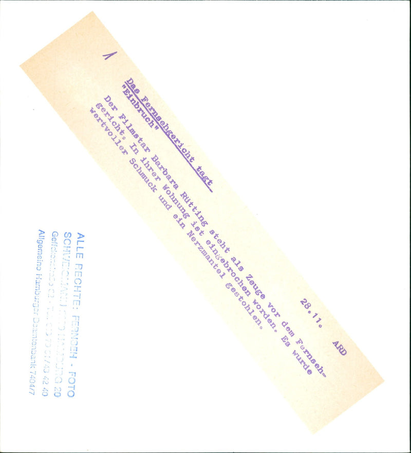 COURT MEETING BREACH MOVIE STAR BARBARA RUTTING STANDS - Vintage Photograph