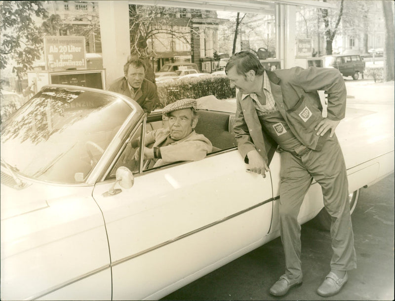 REFUELING TRACES WHEN RICH MUSICAL PRODUCER PETER FRANKENFEL MICHAEL - Vintage Photograph