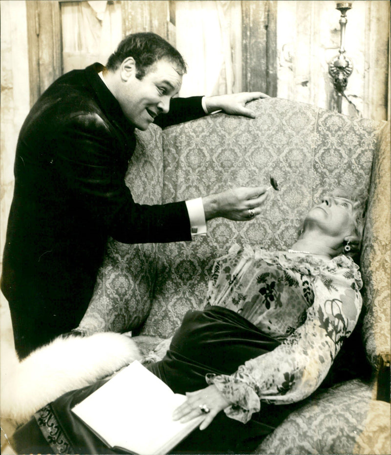 MARUD BLOOD EAR FLESH SACHER WOLFGANG REICHMANN FIND OLD WOMAN ISM - Vintage Photograph