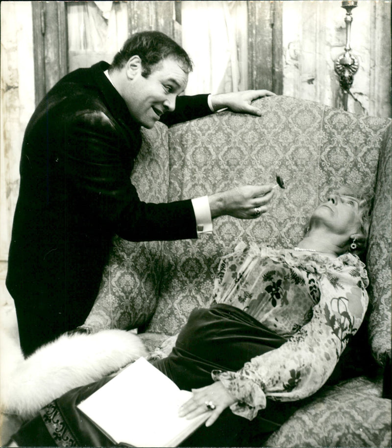 MARUD BLOOD SACHER WOLFGANG REICHMANN FIND OLD WOMAN IRMGARD RIESSEN WHO - Vintage Photograph