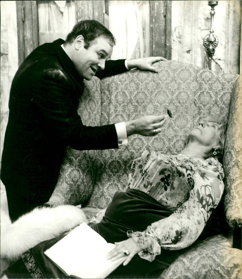 MARUD BLOOD EAR FLESH SACHER WOLFGANG REICHMANN FIND OLD WOMAN IRM - Vintage Photograph