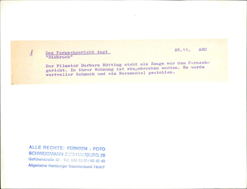 COURT MEETS BREACH MOVIE STAR BARBARA RUTTING STANDS FITNES - Vintage Photograph