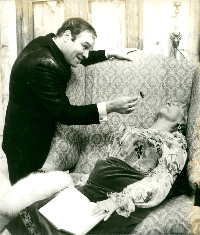 MARUD BLOOD EAR FLESH SACHES WOLFGANG REICHMANN FIND OLD WOMAN IRM - Vintage Photograph