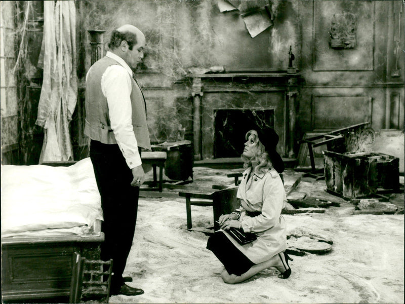 MARUD BLOOD SACHER WOLFGANG REICHMANN HAS COME VISIT LADY KEEP - Vintage Photograph