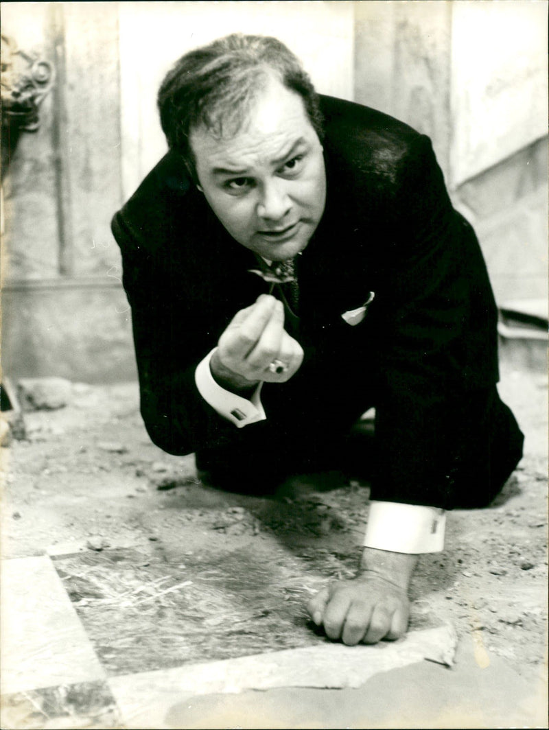 MARUD BLOOD CERTALLENE VILLE SACHER WOLFGANG REICHMANN HAS FOUND - Vintage Photograph