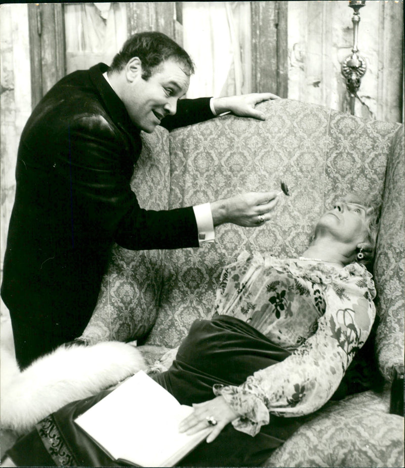 MARUD BLOOD EAR FLESH SACHER WOLFGANG REICHMANN FIND ELTE WOMAN - Vintage Photograph