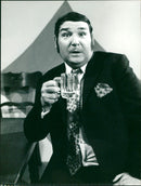 THUS ZDE JUST DONT FIT SKAT AND MUSIC HERBERT DENTLER RINGS ROASTED GOOSE - Vintage Photograph