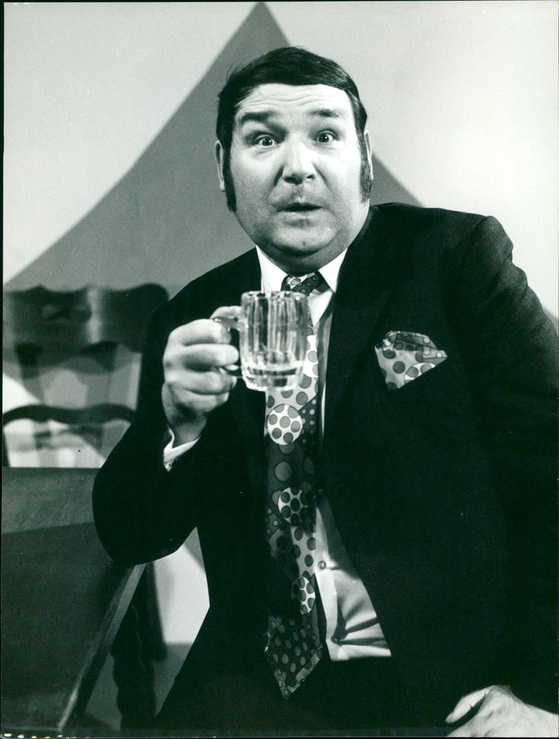 THUS ZDE JUST DONT FIT SKAT AND MUSIC HERBERT DENTLER RINGS ROASTED GOOSE - Vintage Photograph