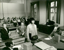 COURT MEETING BURGLARY MOVIE STAR BARBARA - Vintage Photograph