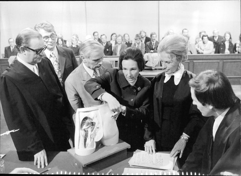 ACCUSED NURSE LOTTE DEMONSTRATES MODEL HOW SHE PUT - Vintage Photograph
