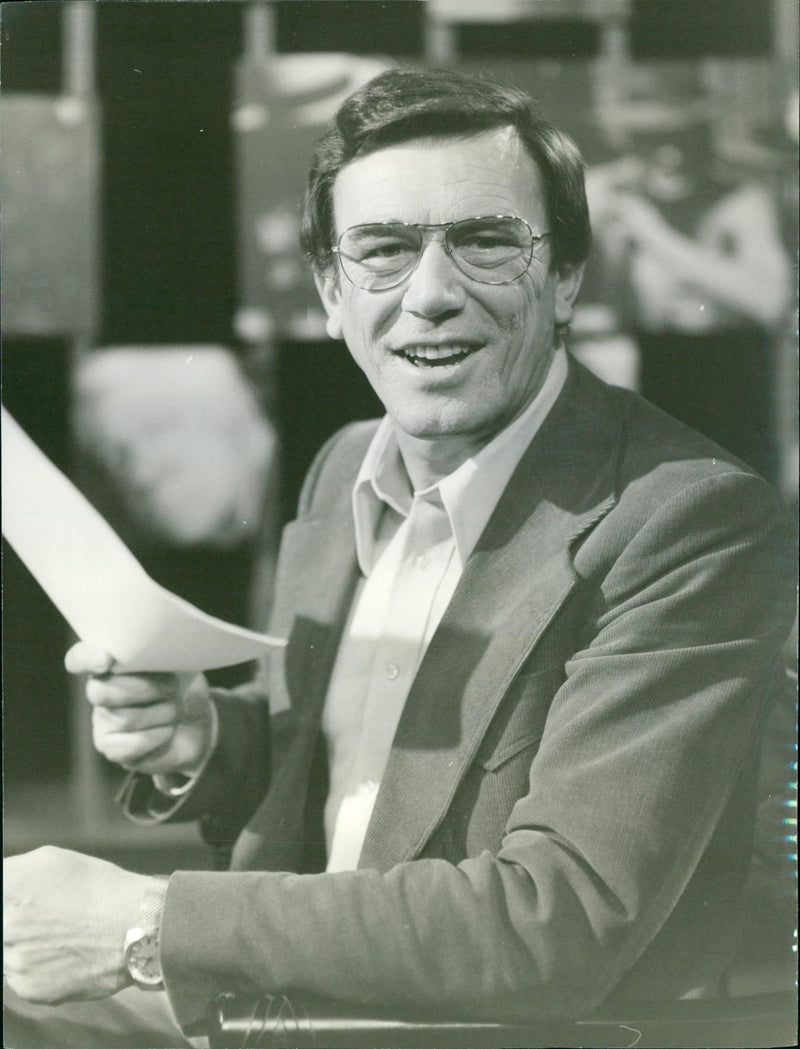 KNOW PINO ARD HOT LANGE QAI FLIS MOVIE SHOWS HAMURG - Vintage Photograph