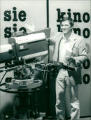 1980 YOU KNOW CINEMA TAKE THIS QUIZ TEST YOUR KNOWLEDGE FILM INDUST - Vintage Photograph