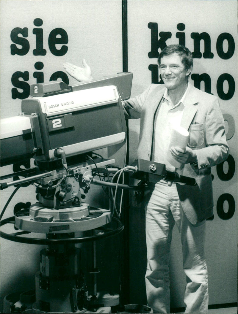 1980 YOU KNOW CINEMA TAKE THIS QUIZ TEST YOUR KNOWLEDGE FILM INDUST - Vintage Photograph