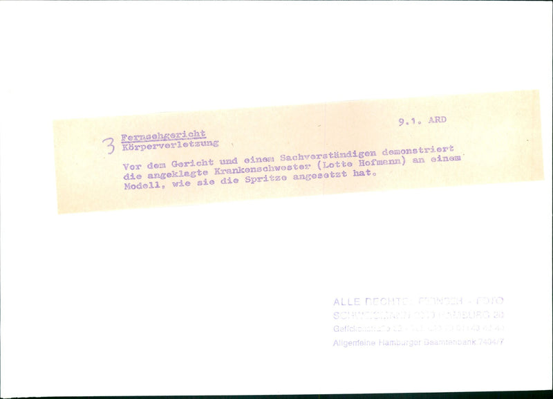 ACCUSED NURSE LOTTE HOFMENN DEMONSTRATES MODEL HOW SHE PUT SYRIA - Vintage Photograph