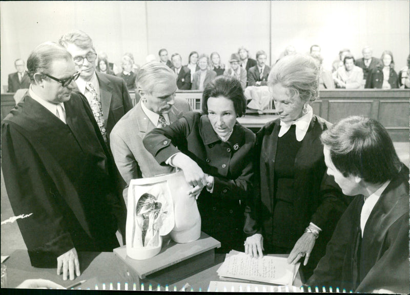 ACCUSED NURSE LOTTE HOFMENN DEMONSTRATES MODEL HOW SHE PUT SYRIA - Vintage Photograph