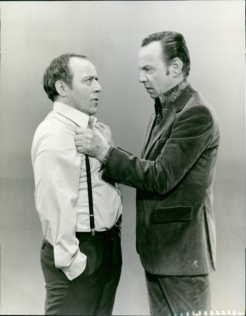 FUN THROUGH SKETCHES AND MUSIC NIT JOHNY REYK - Vintage Photograph