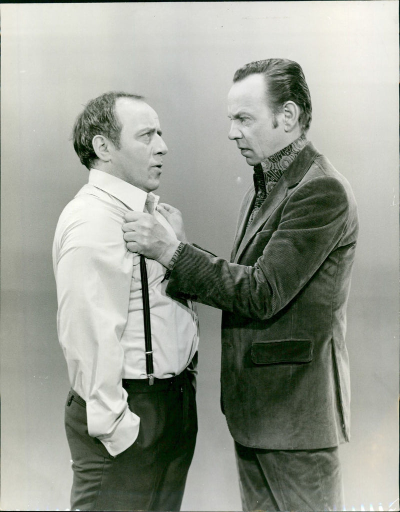 FUN THROUGH SKETCHES AND MUSIC JOHANY REYK OFFICIAL - Vintage Photograph