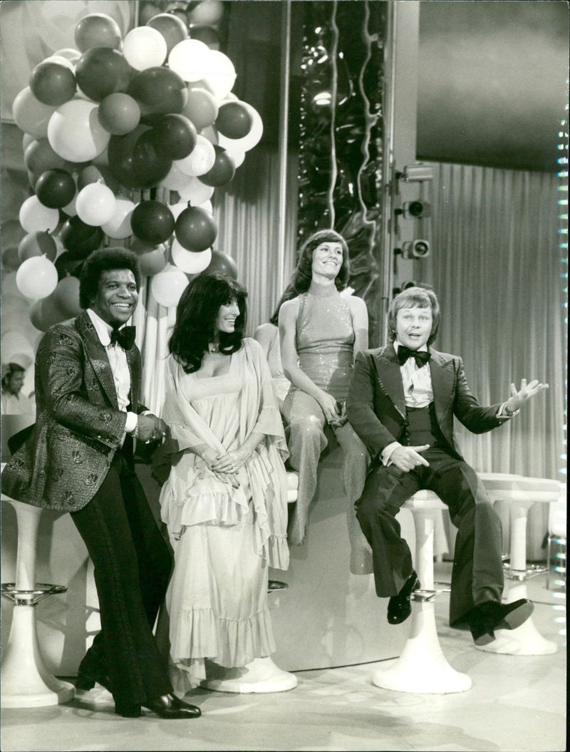 ALL SONGS THESE FOUR LIFT MUSIC THEME SING TOGETHER CIE MARY - Vintage Photograph