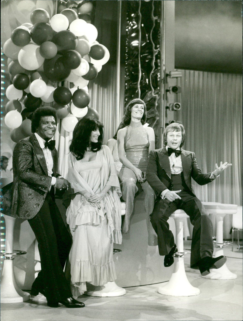 MILT MUSIC IS EVERYTHING BETTER ROBERTO BLANCO DUNJA RAJTER MAZY ROOS GRAHAM - Vintage Photograph