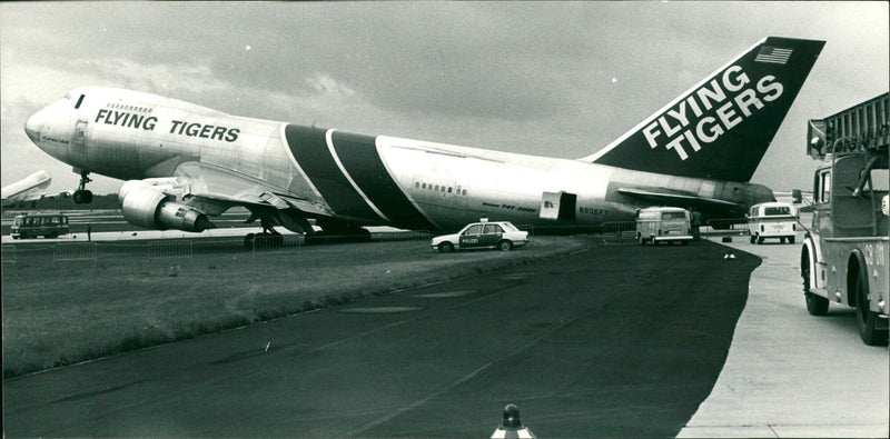 1983 Jumbo American Freight Airline Flying Tigers - Vintage Photograph