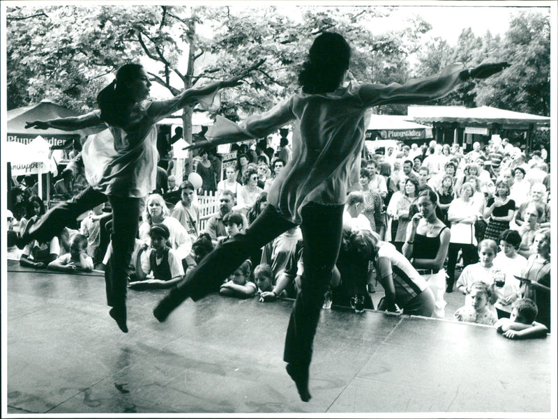 ASSENSING PARTIES ESCHERSHEIM TEN ERSHEIMER WEEKS LIVE MUSIC GAMES MOON JAZZ - Vintage Photograph