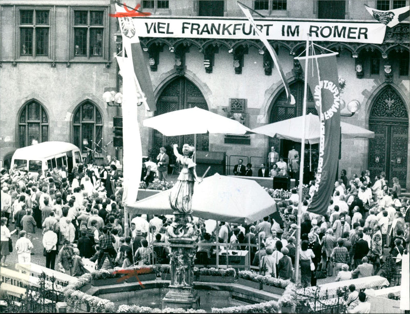 1987 UNTIL FRANK LEHMANN MODELED ADMINISTRATION AND PARTS PRESENTED - Vintage Photograph