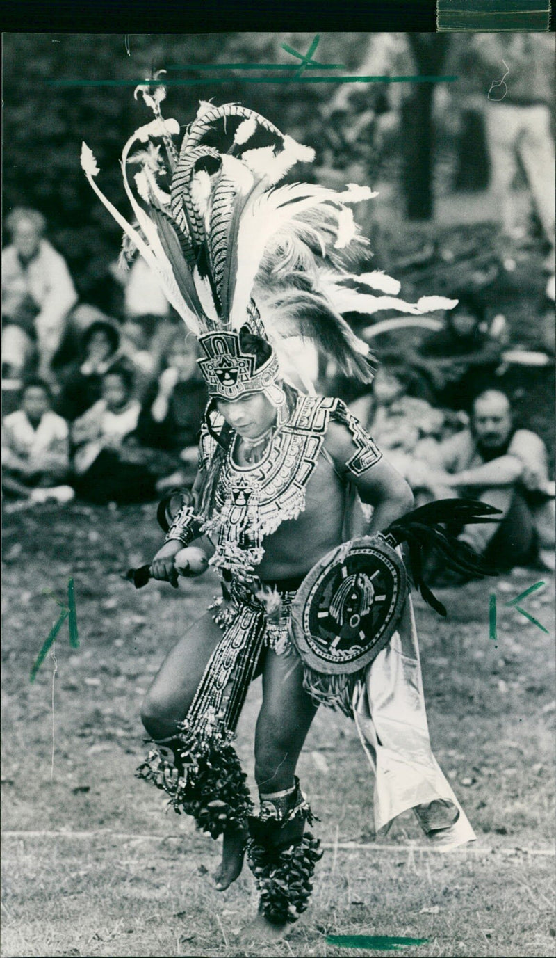 1990 SUMMERIME MAICAL TOTOL SUAUER VOGEL LIEDER PARK MUSIC FUPIS - Vintage Photograph