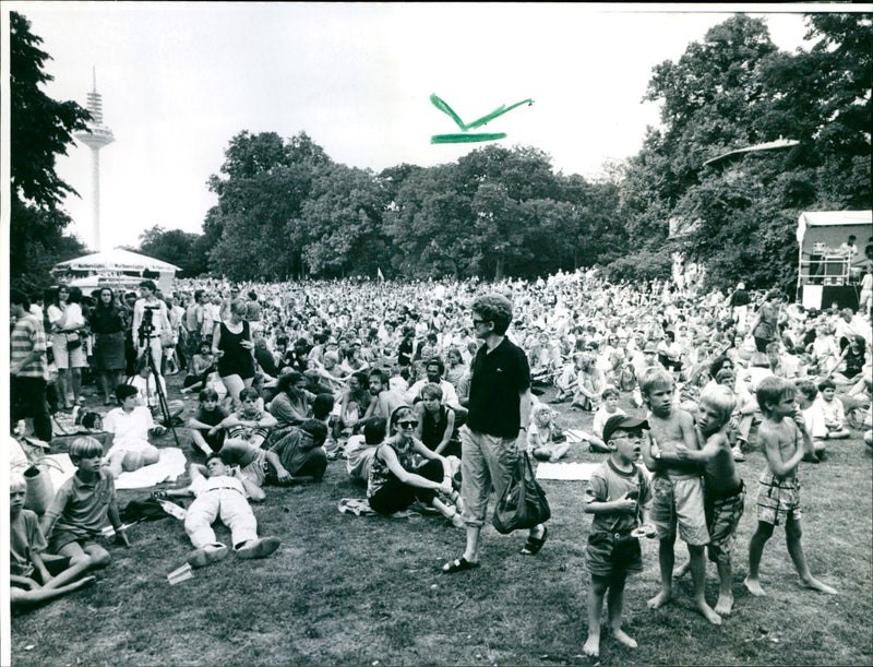 SUMMERIME STUDENTS GRUNEBURGPARK MUSIC GROUPS FRO BAND - Vintage Photograph