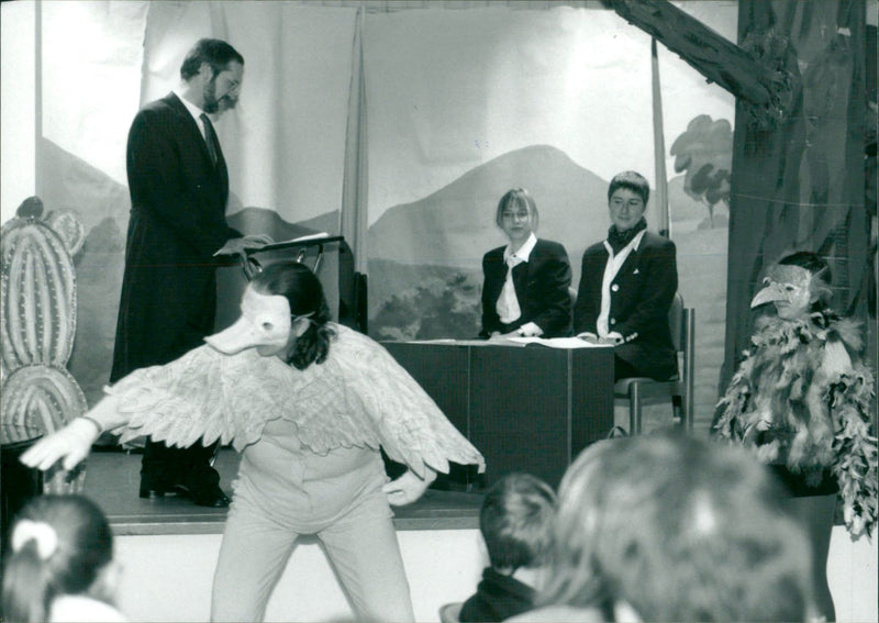 1998 THEATER AMATEUR GROUPS PLAYFUL POETRY AND RELIGION DIRECTD THEATE - Vintage Photograph