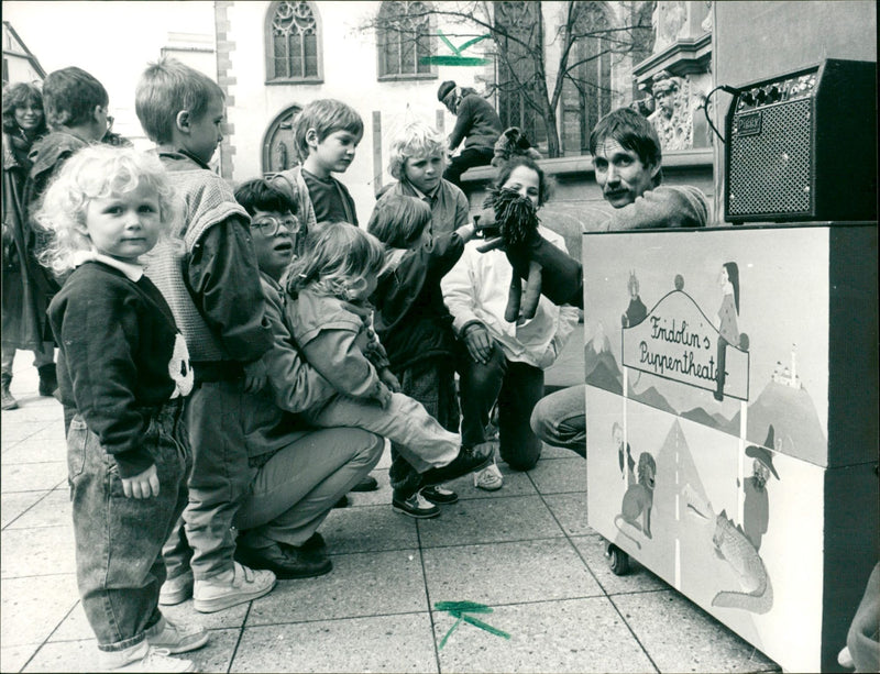 1987 THEATER PUPPETS FIGURES TROUPE CLEVE FILM - Vintage Photograph