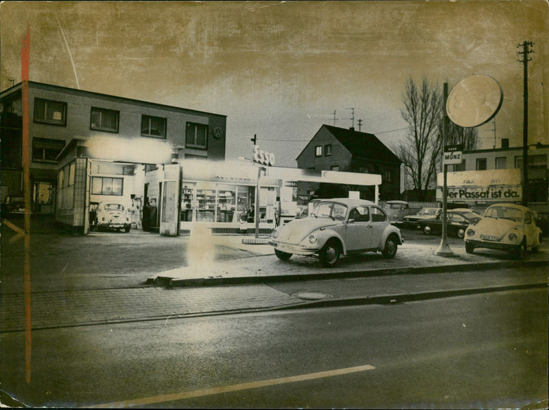 1983 TANKSTE PICTURE MOTIF SAAR SARMA BUAHINEN TAD RFAHRT BLUBEN LEANEN AUKITELLO - Vintage Photograph