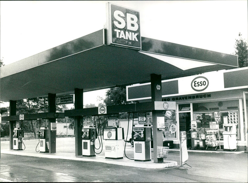 1979 MOTI SERVICE FRAVENBRUCH MAS TANKSTE TANK ESSO ISO GRAVENBR - Vintage Photograph