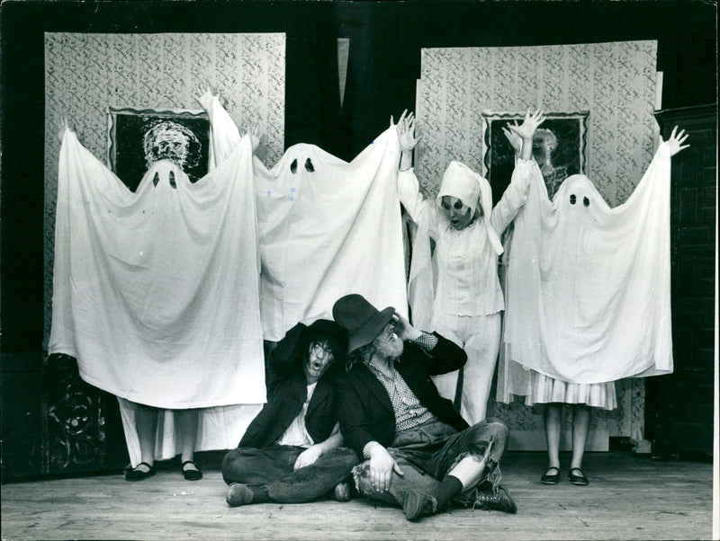 Musical "Nurischuri" - Vintage Photograph