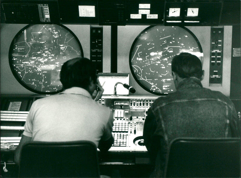 1989 Civil aviation: air traffic controllers in front of the radars in the control room of the - Vintage Photograph