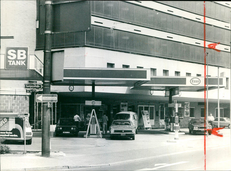 1980 TANKSTE MOTI TANK LOCATED HEART PARIS FRANCE - Vintage Photograph