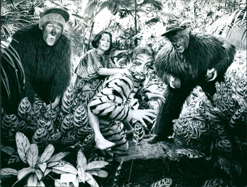 Children's musical "Jungle Book" in the Frankfurt children's and youth theater - Vintage Photograph