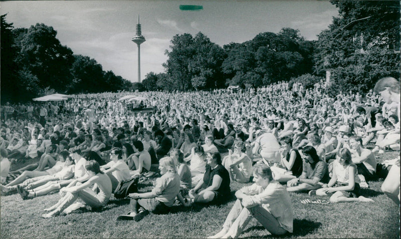 MMERTI LIEDER PARK GRETIMO LUISS POISSON MUSIC EASY SUMMER - Vintage Photograph