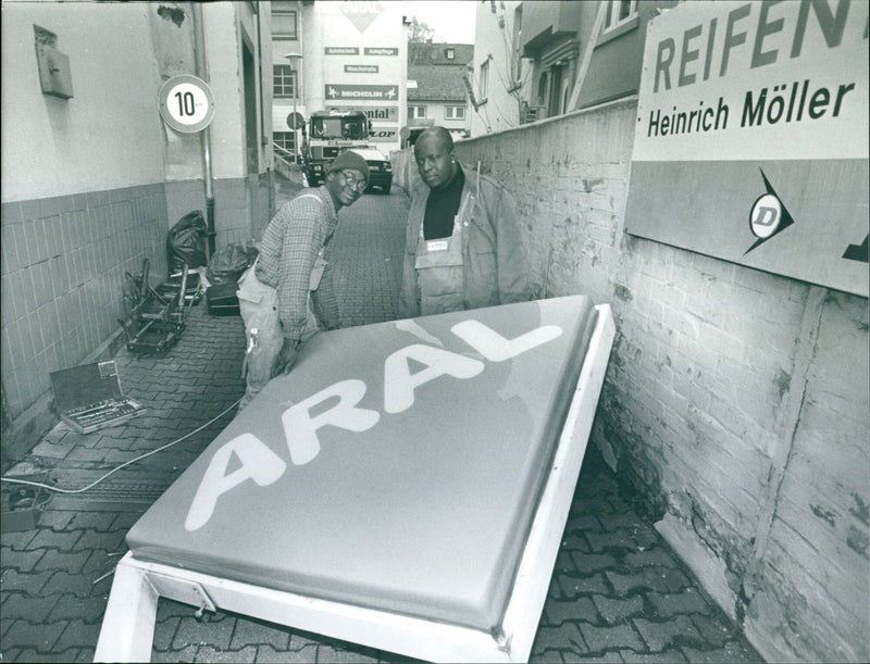 1929 TANKSTE MOTI THERE ARE STILL ABOUT GAS STATIONS FRANKFURT SINCE - Vintage Photograph