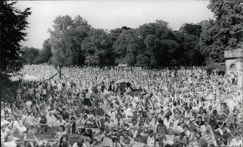 MMERTI SONGS PARK ANNUAL MUSIC FESTIVAL - Vintage Photograph