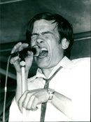 SUMMERIME STOVE SONG SINGERSONGWRITER BRUCE SPRINGSTEEN - Vintage Photograph