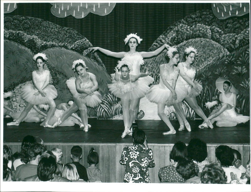 1994 Kinderballett - Vintage Photograph