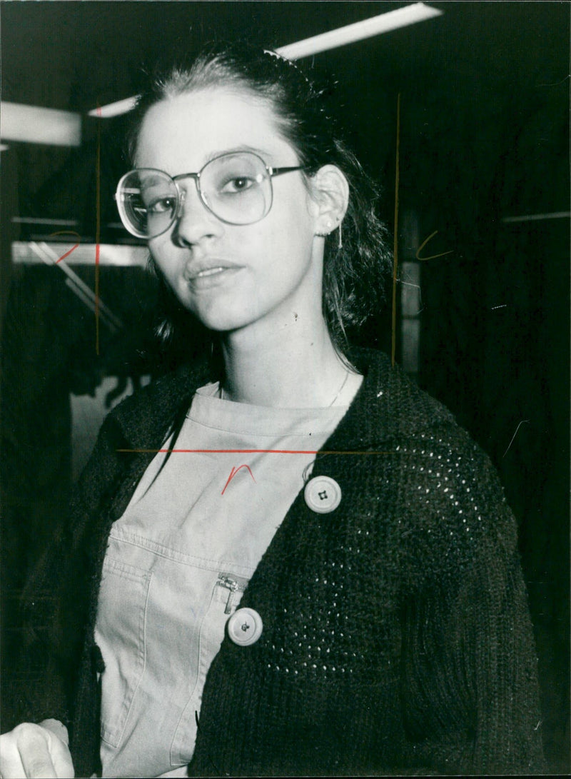 1983 FRANCE ERLA ANDREA KAISAR SCHOOLGIRL FIND STRIKE OKAY ONLY DARE FILM - Vintage Photograph