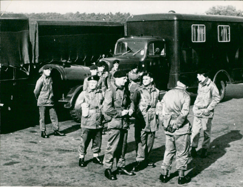 ALLIED JETS SOVIETS STOPPED UNITED INTERNATIONAL PRESS - Vintage Photograph