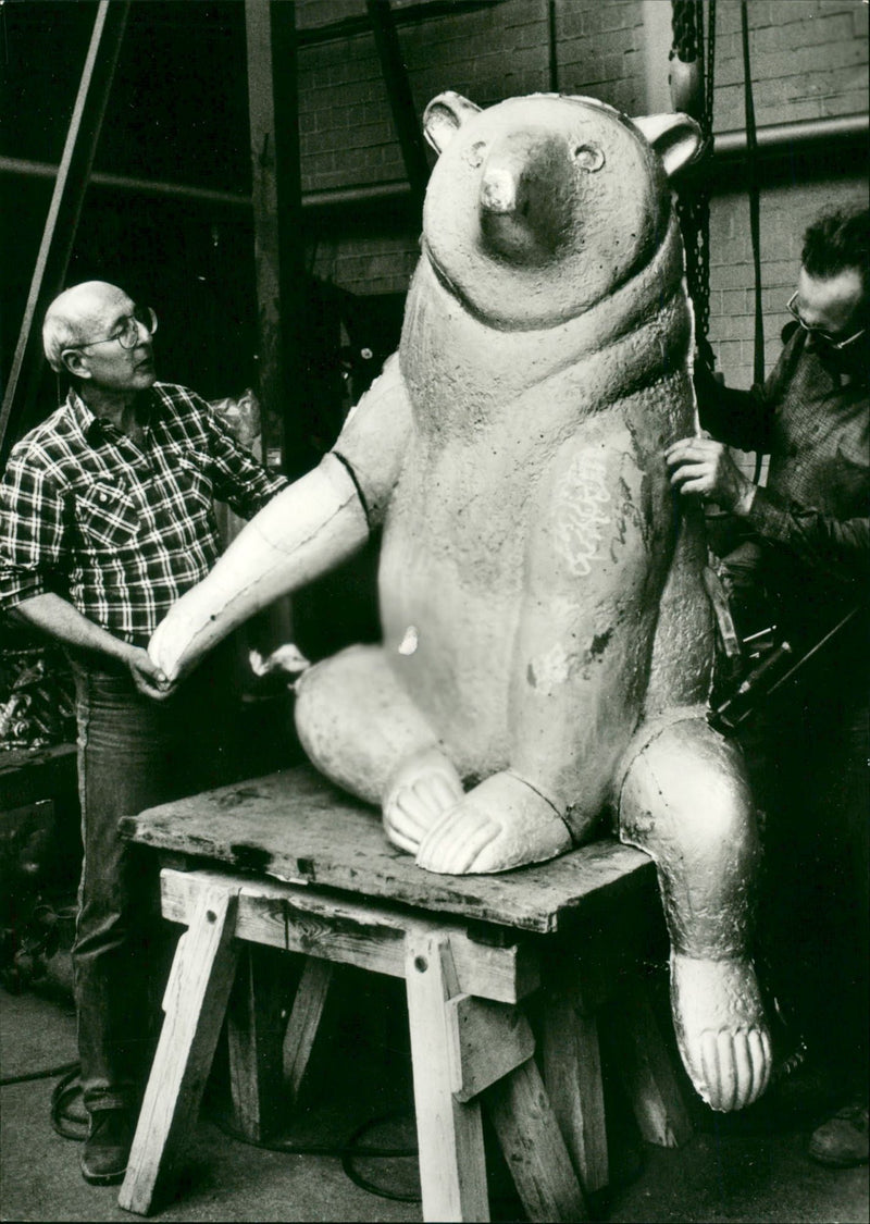 BERLINER BERLIN LILAPRESS SEEDEN SER ICE AND REINKALTER GRENZUBERGANY MODEL - Vintage Photograph